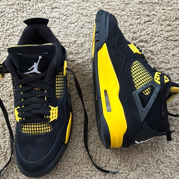 Jordan 4 retro thunders yellow black white